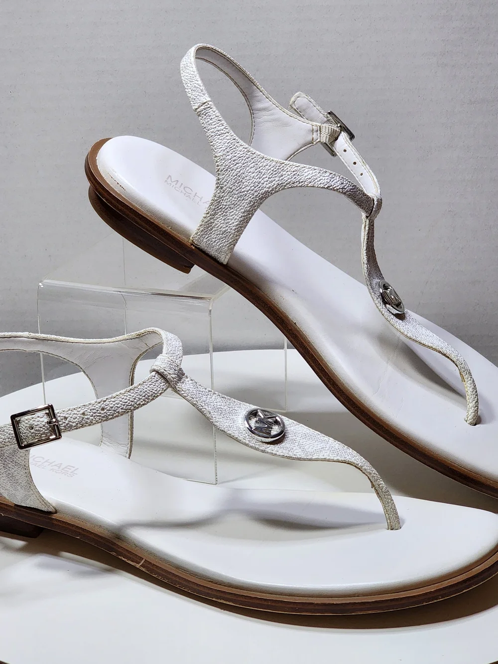 Michael Kors Mallory Thong Sandal Logo T Strap Bright White Size 8.5M